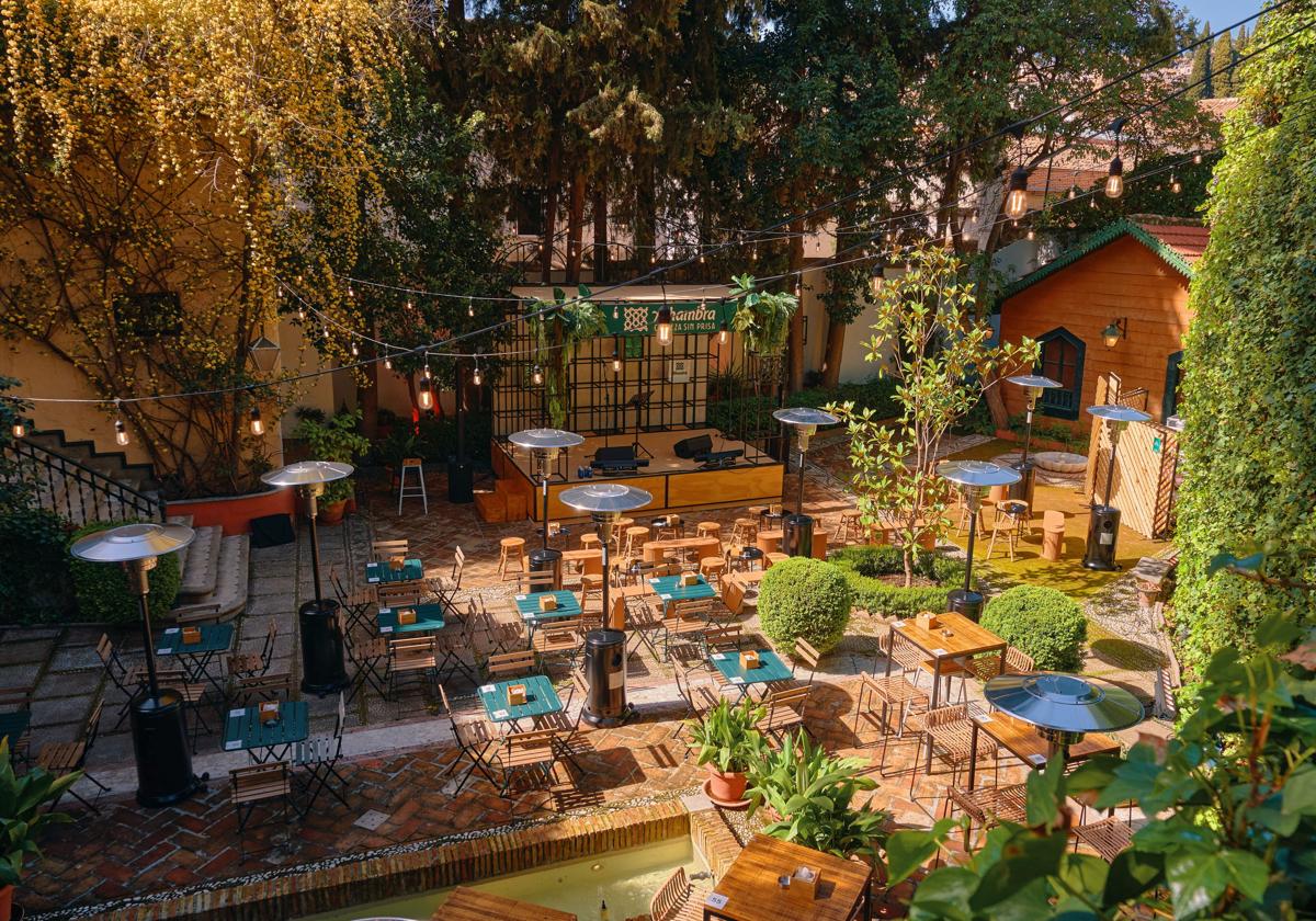 Así es Jardín Alhambra, el bar escondido en un palacete de Granada