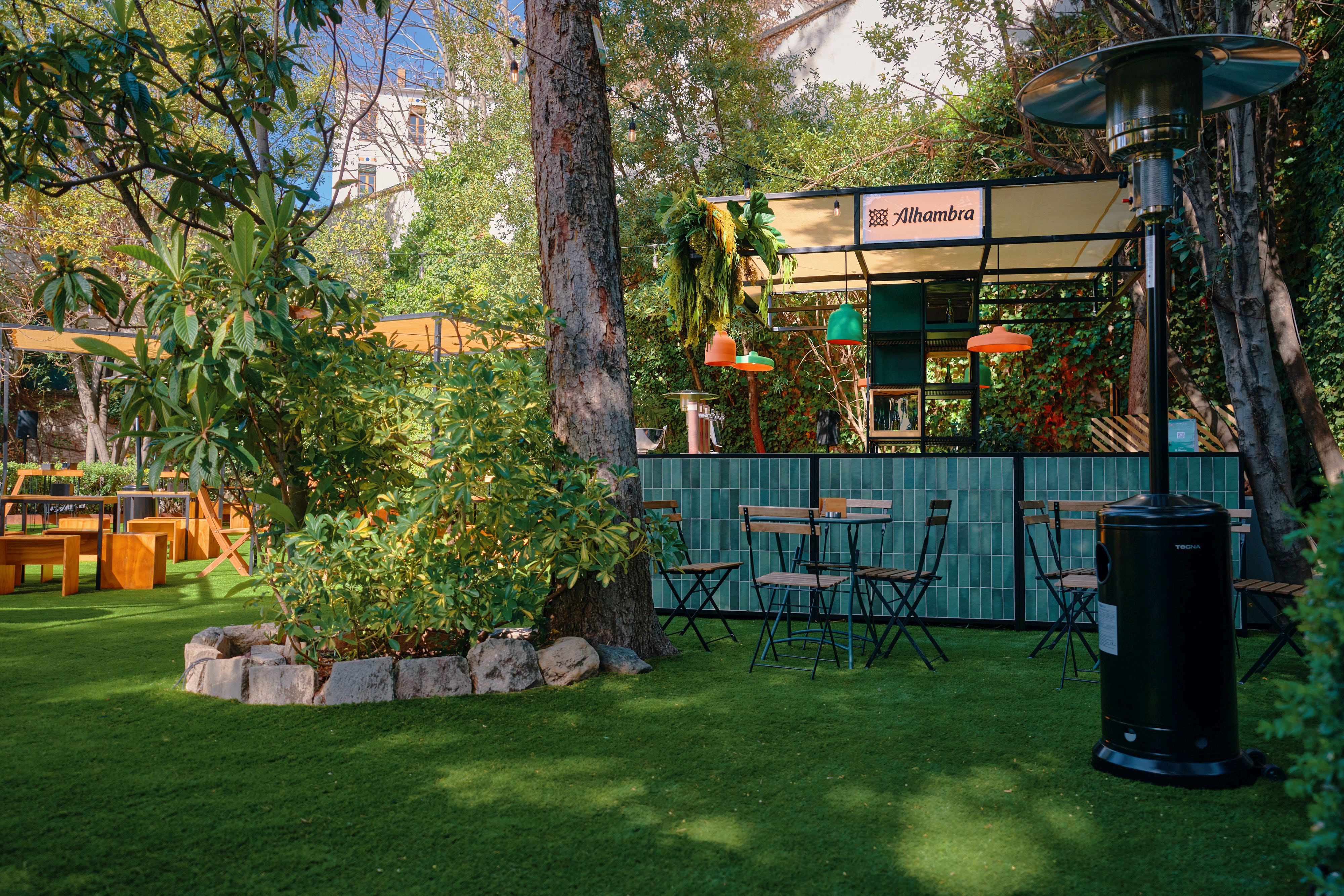 Así es Jardín Alhambra, el bar escondido en un palacete de Granada