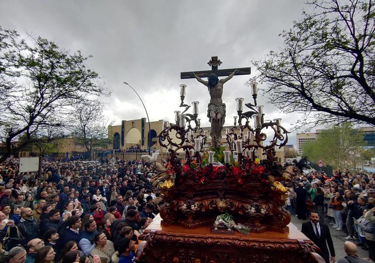 La hermandad de los Salesianos, en la calle el pasado Jueves Santo a pesar de los nubarrones.