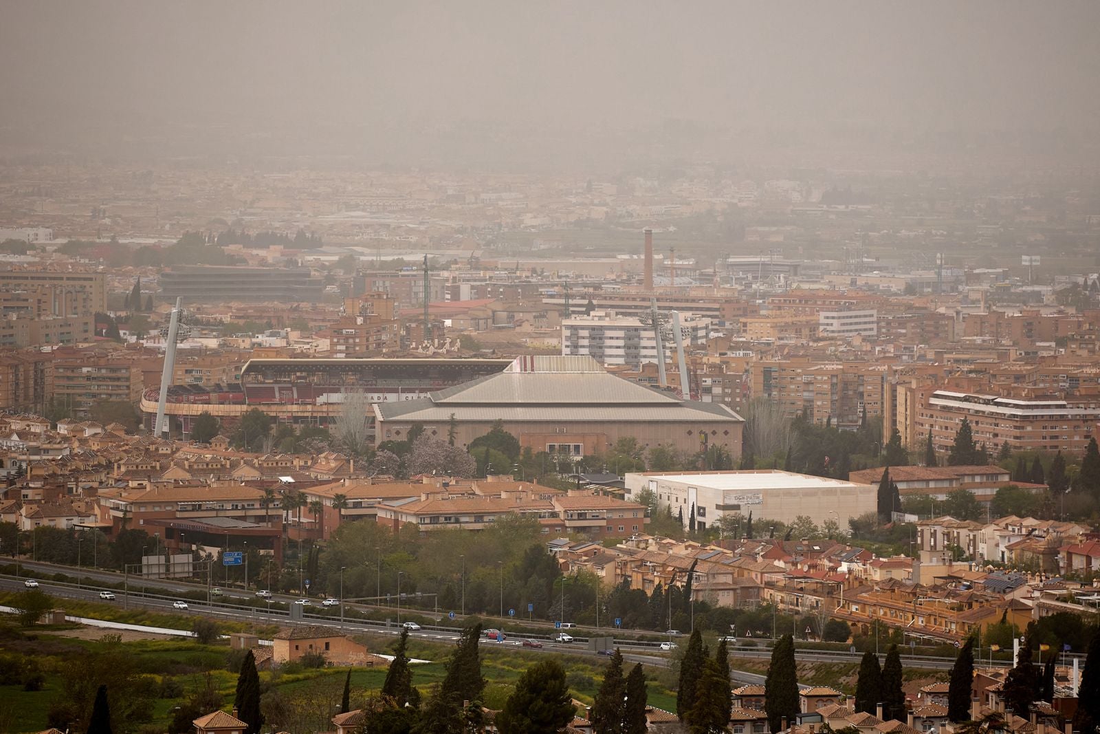 Las imágenes de la calima invadiendo Granada