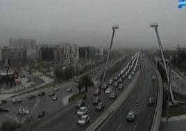Cámara de tráfico de la DGT que refleja el atasco en la Circunvalación de Granada este sábado por la mañana.