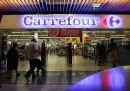 Carrefour ofrece 65 puestos de trabajo con sueldos de 1.280 euros.