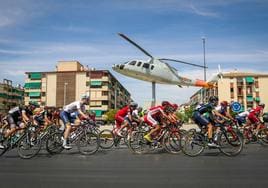 La rotonda del helicóptero de Granada, durante una etapa de la Vuelta Ciclista en 2017.