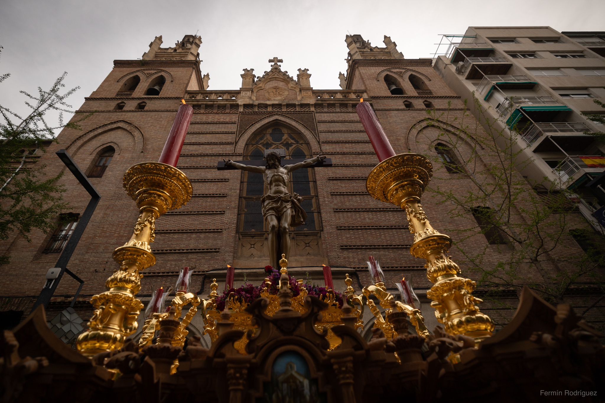 Las imágenes del espectacular traslado del Cristo de los Gitanos en Granada