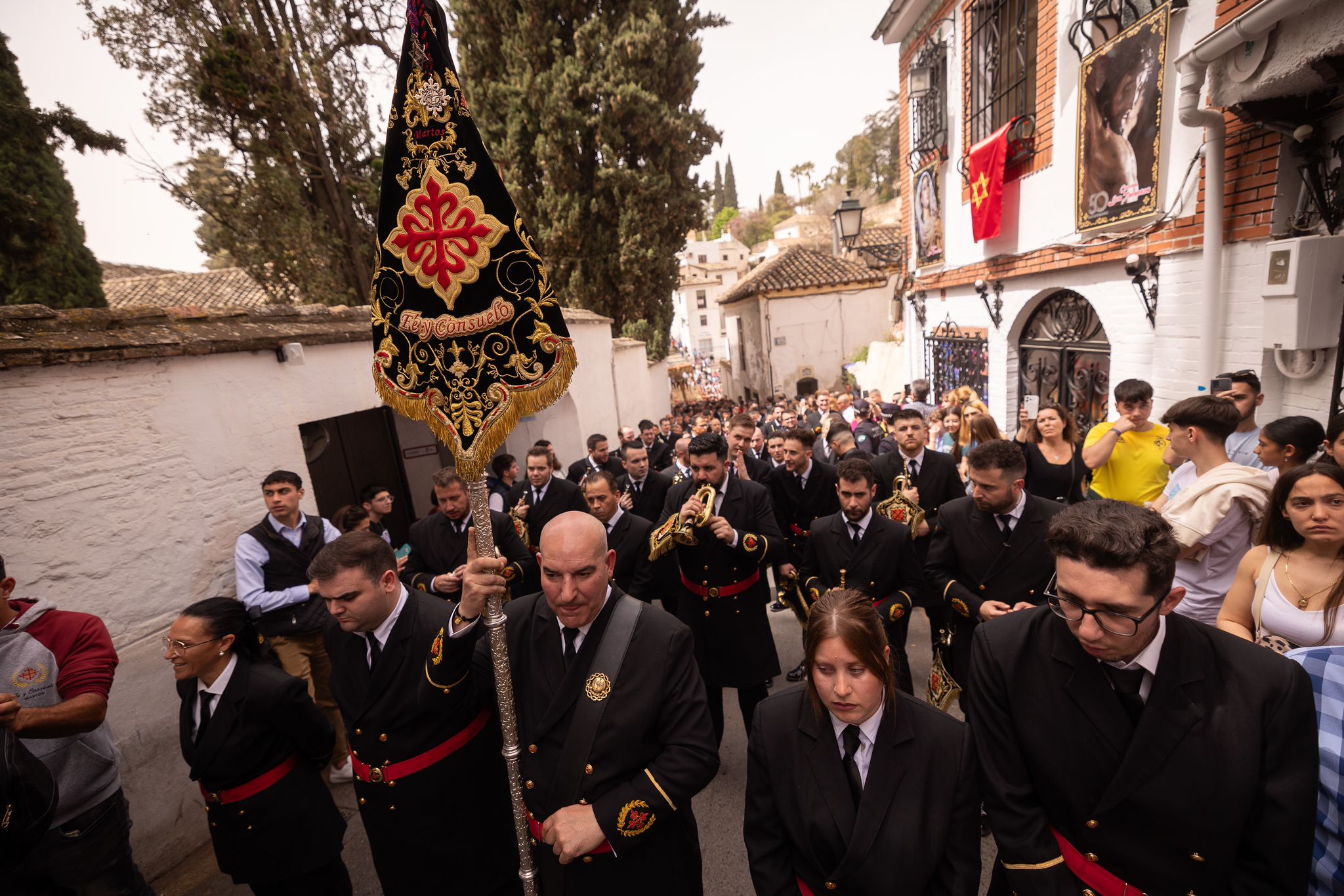 Las imágenes del espectacular traslado del Cristo de los Gitanos en Granada