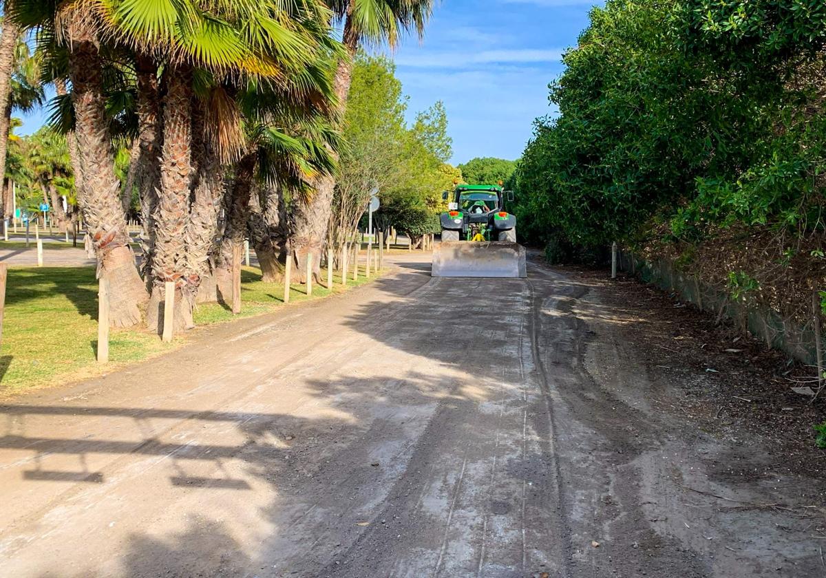 Lavado de cara a la zona de aparcamiento de Playa Granada