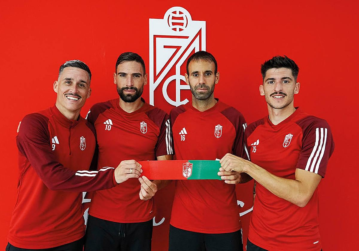 José Callejón, Antonio Puertas, Víctor Díaz y Carlos Neva, capitanes.