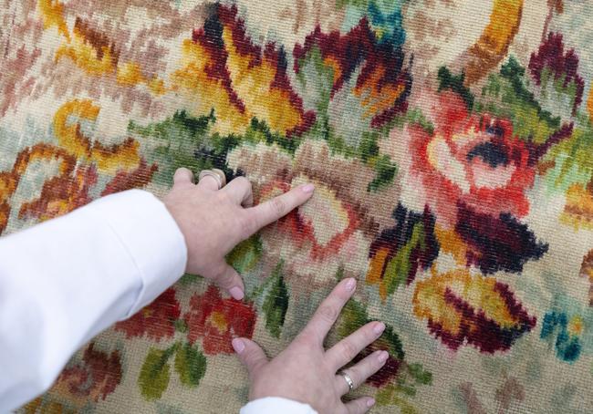 Detalle de la alfombra, restaurada.