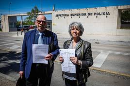 Pepe Iglesias y María Teresa Vera, abogados en Granada, con la denuncia contra la Mutualidad General de la Abogacía.