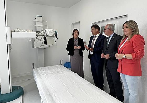 Visita de la consejera de salud al centro de salud.