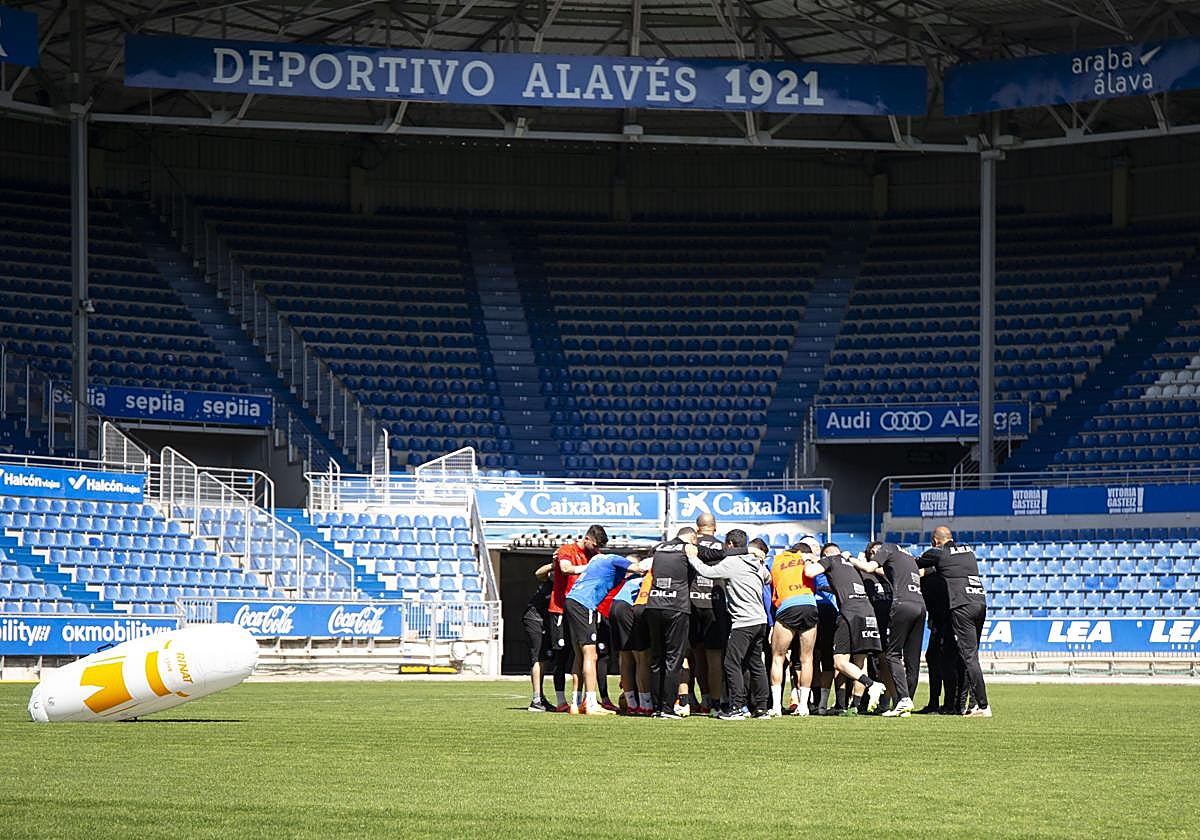 Concentración en el Alavés antes de poner rumbo a Granada.