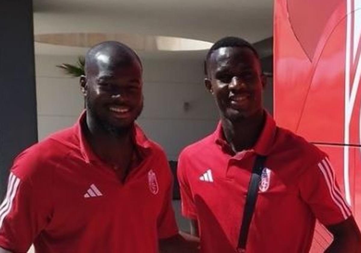 Lassina y Faye, futbolistas del Recreativo, antes de partir de la Ciudad Deportiva del club.