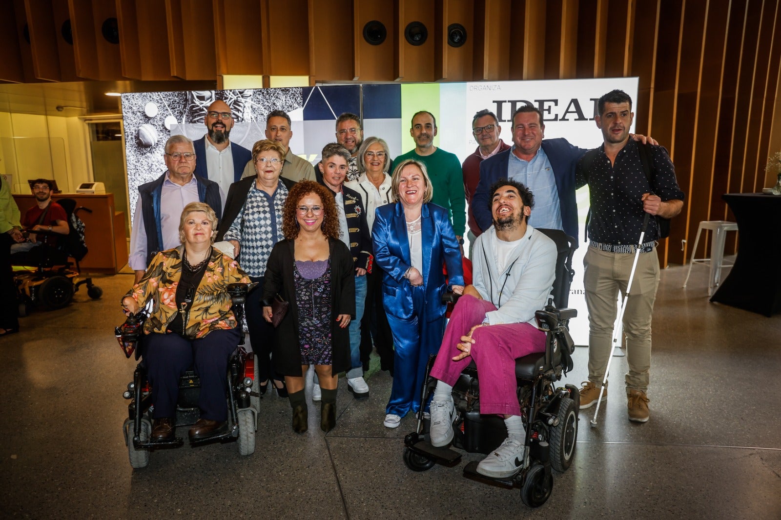 Primera fila: Amalia Muñoz, Marta Castillo, Longina García, Ismael Fernández. Segunda fila: Antonio Muñoz, Ana Liñán, Ana Raya y Pilar Martín. En la última fila, de izquierda a derecha: Daniel Castillo, David Brotón, Enrique Fernández, José Manuel Alfonso Martín, Ángel García y Daniel Hurtado.