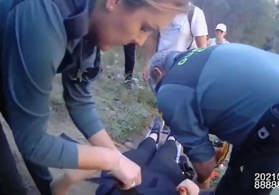 Recorren tres kilómetros a pie con una camilla para rescatar a una senderista en la Sierra de las Villas