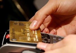 Los bancos advierten de los peligros de firmar las tarjetas de crédito