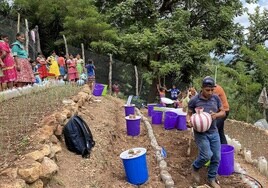 Instalación de la patente en huertos comunitarios de Quebracho (Camotán, Guatemala).