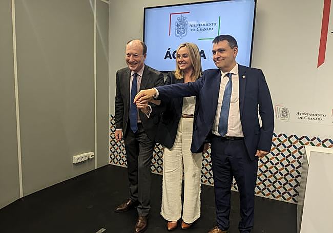 Presentación del acuerdo en el Ayuntamiento de Granada.