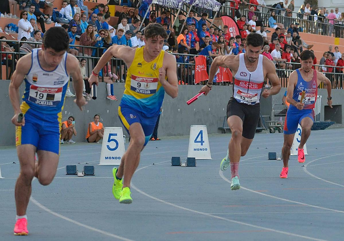 Espectacular ambiente el vivido en el polideportivo de atletismo Emilio Hidalgo Pérez de Motril.