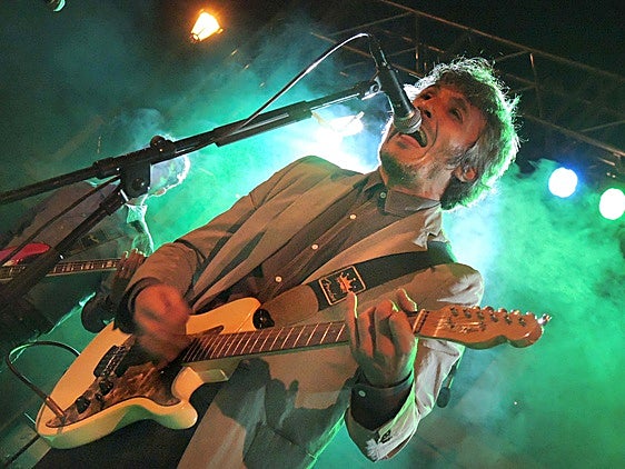 Víctor Sánchez, a la guitarra... y al micro este sábado.