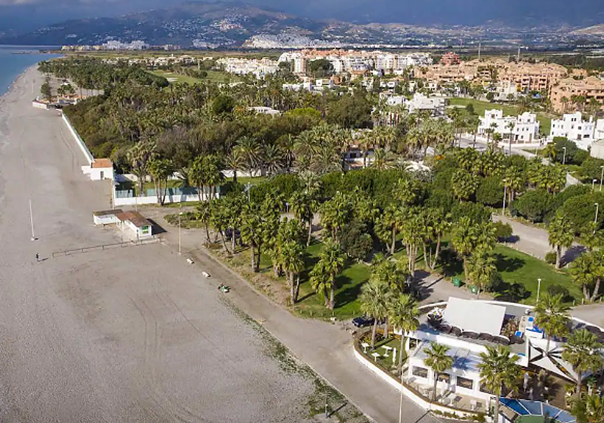 A la venta por dos millones una parcela en Playa Granada para comercios y hoteles