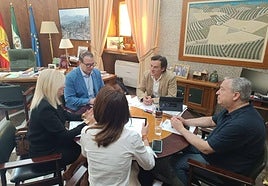 Reunión del alcalde para analizar la programación para celebrar la capitalidad.