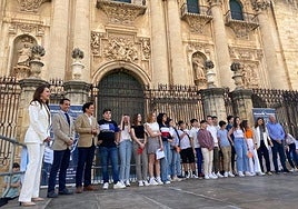 Concentración de Manos Unidas en la plaza de Santa María.