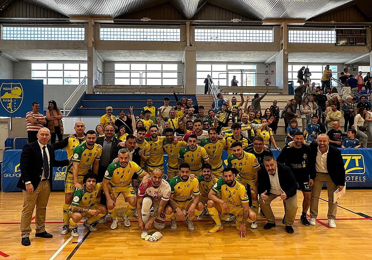 La expedición amarilla, acompañada por los aficionados jienenses que se dieron cita en el Juan Vizcarro.