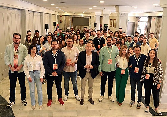 Foto de grupo de las jornadas de Juventudes Socialistas, con la participación del secretario de organizacion del PSOE-A, Jacinto Viedma.