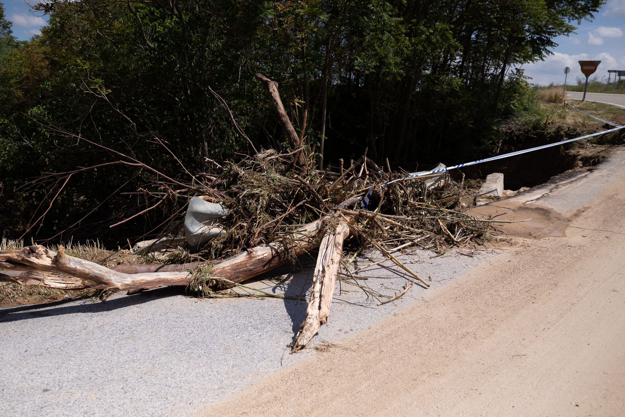 La zona cero un día después de la tormenta que colapsó la A-92