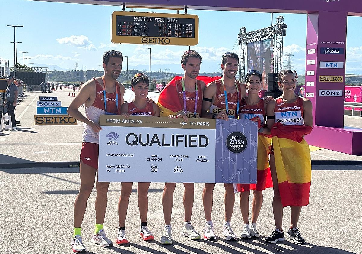 Las tres parejas españolas celebran el doble pase para los Juegos Olímpicos.