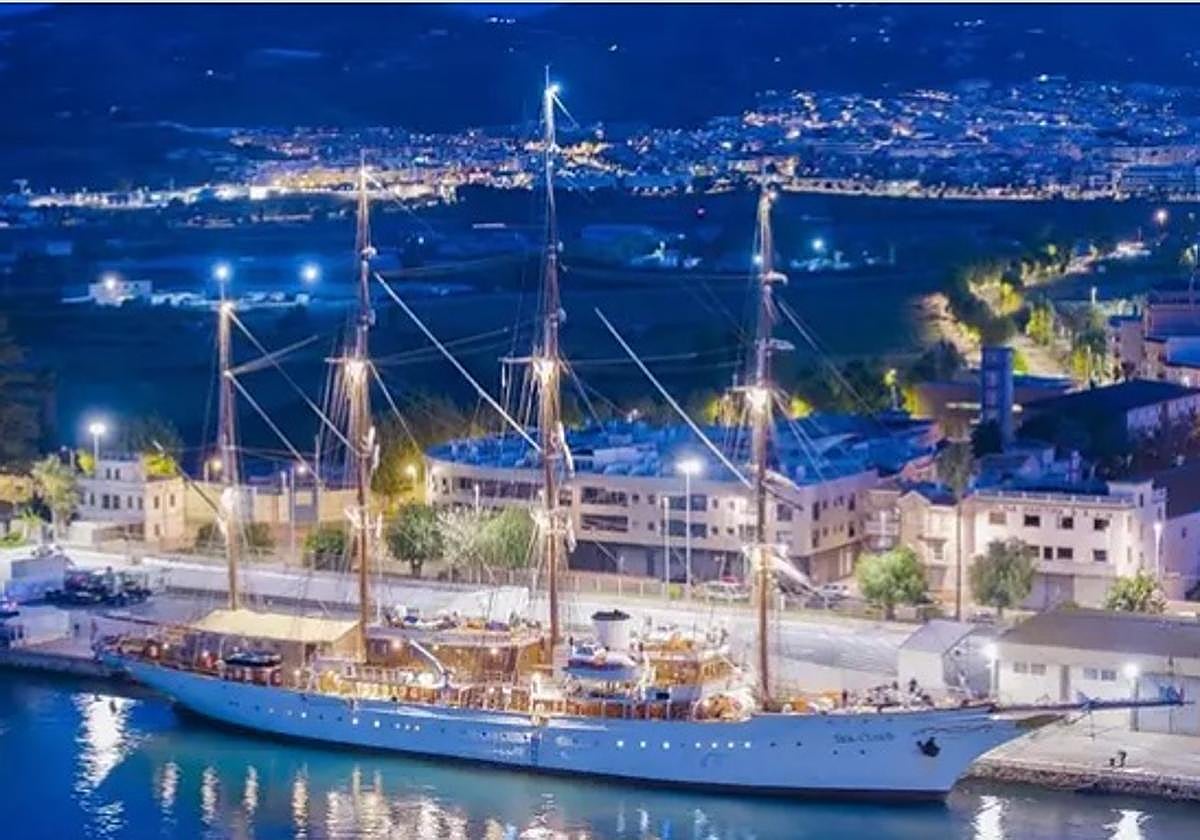 El crucero de lujo Sea Cloud llega al Puerto de Motril