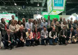 Foto de grupo de las empresas que participan junto a la Diputación en el Salón Gourmets.