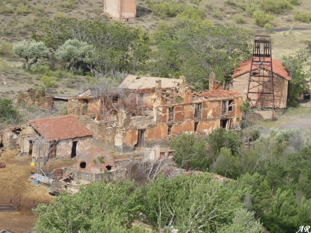 Imagen secundaria 1 - Distintos detalles de las instalaciones de la mina de Jérez.