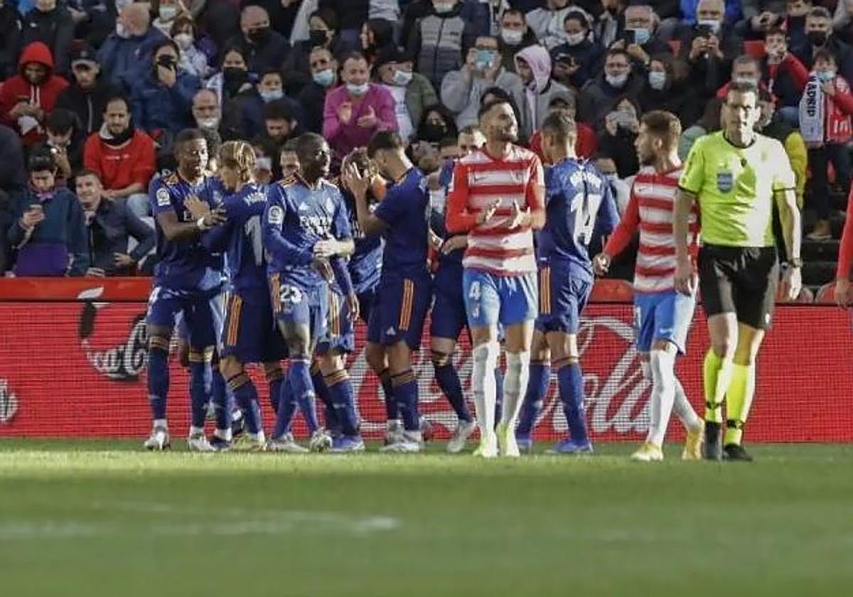 Celebración de uno de los goles del Real Madrid durante su última visita a Los Cármenes.