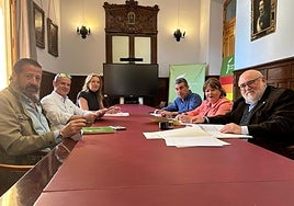 Reunión entre representantes de la Diputación y de los sindicatos.