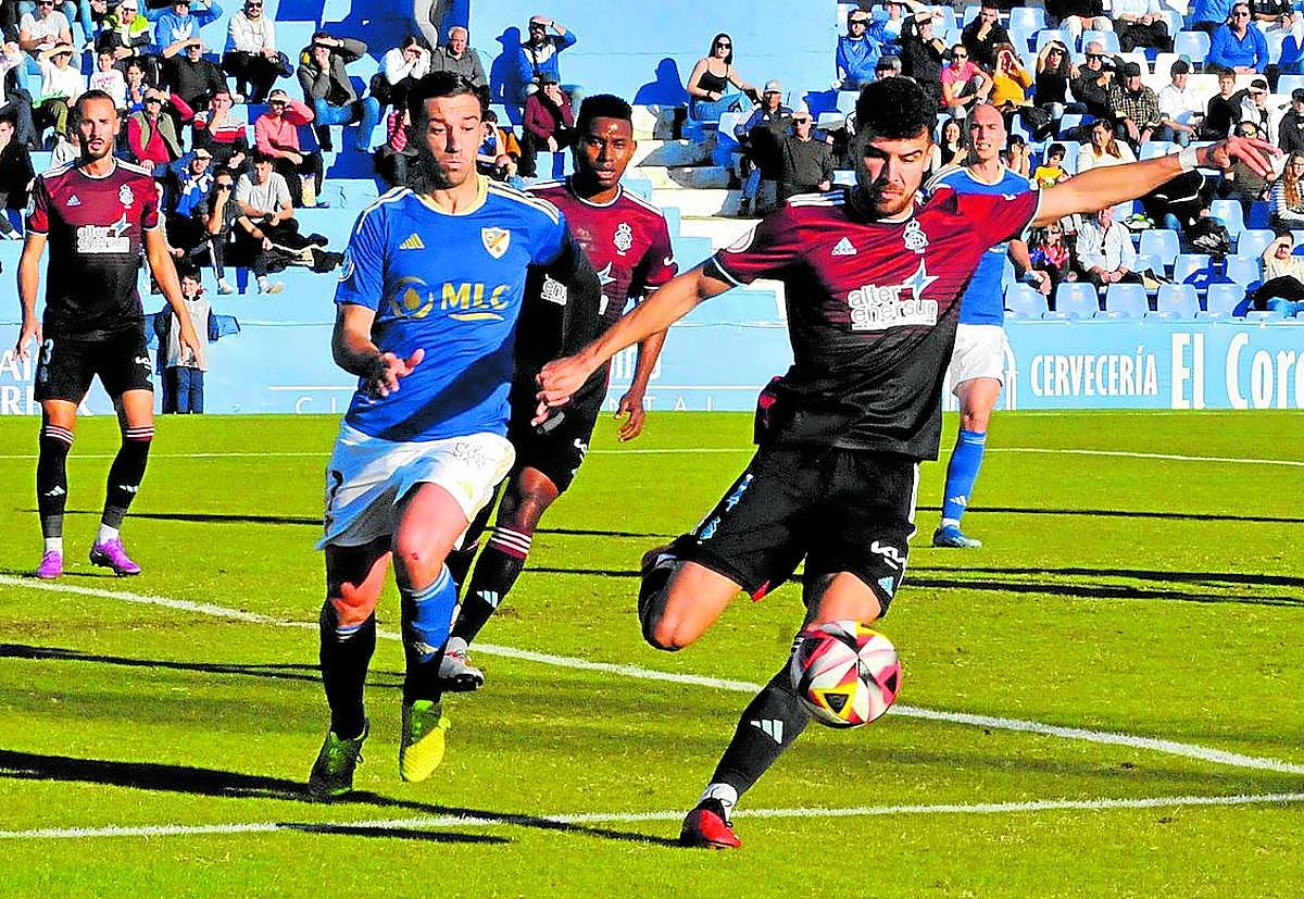 El Recreativo de Huelva se impuso en el partido de ida en Linares por 0-2.