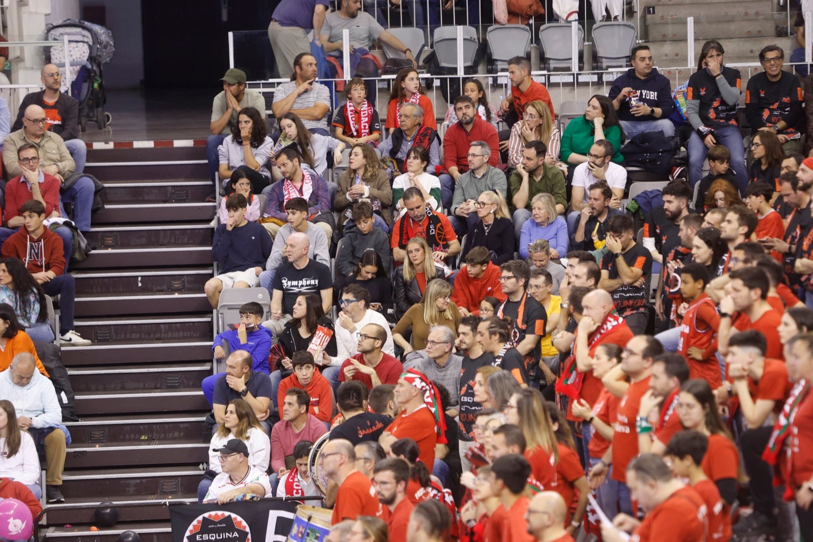 Encuéntrate en la grada durante el Covirán Granada - Breogán