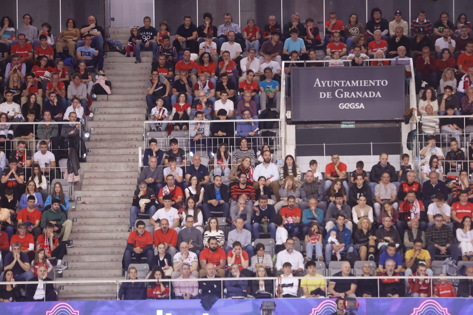 Encuéntrate en la grada durante el Covirán Granada - Breogán