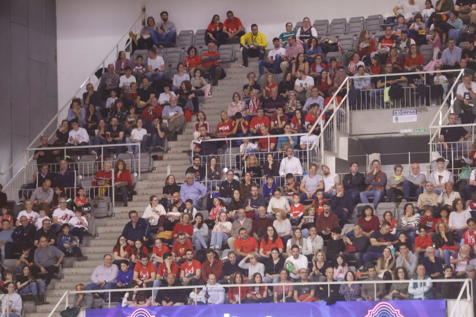 Encuéntrate en la grada durante el Covirán Granada - Breogán