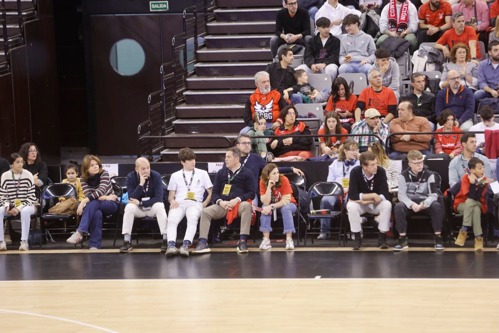 Encuéntrate en la grada durante el Covirán Granada - Breogán