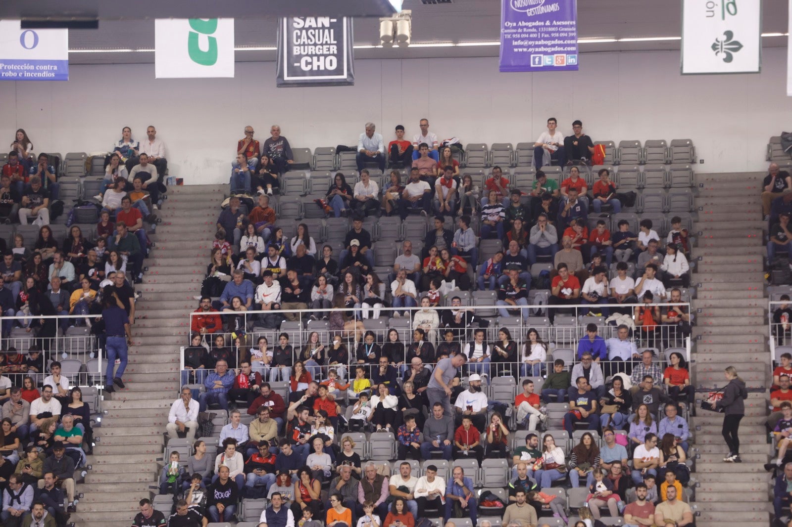 Encuéntrate en la grada durante el Covirán Granada - Breogán