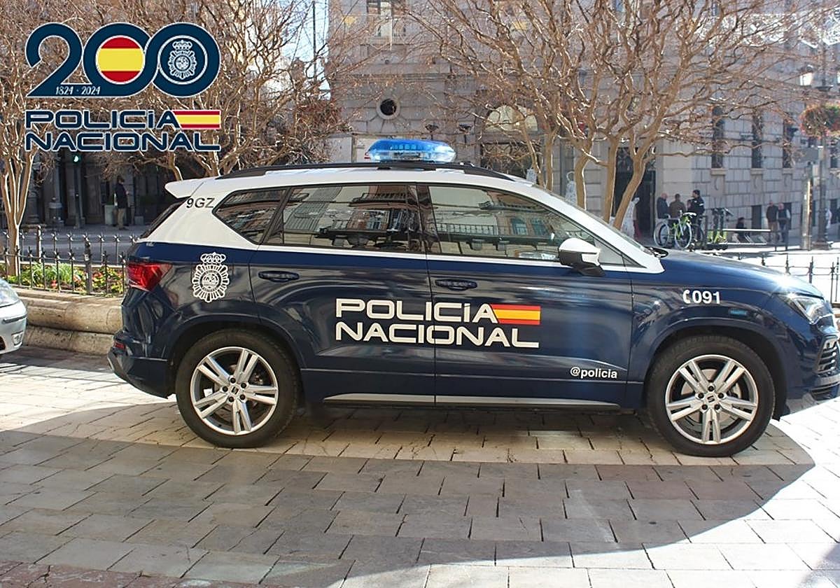 Le pega un puñetazo en la cara en plena calle de Granada para robarle el móvil y 200 euros