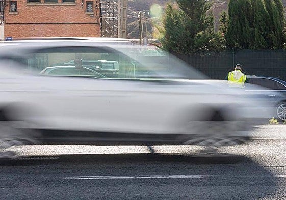 Imagen de archivo de un vehículo a gran velocidad.