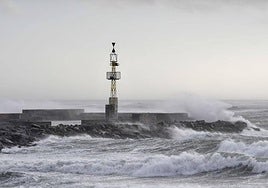 Toda la costa de Almería, en aviso amarillo por viento y oleaje