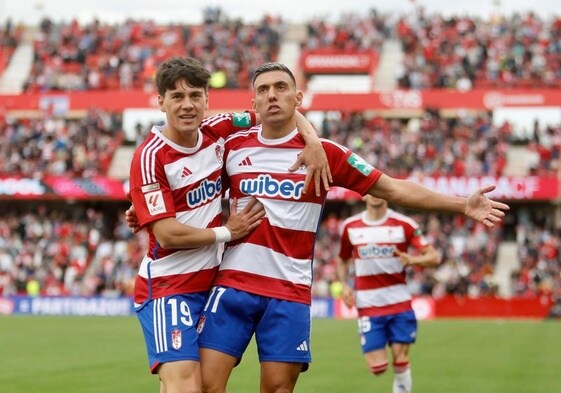Pellistri y Uzuni dedican uno de los goles a la afición.