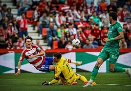 Pellistri, en el mano a mano con Sergio Herrera.