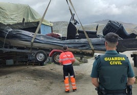 Embarcación hallada en un invernadero de Albuñol.