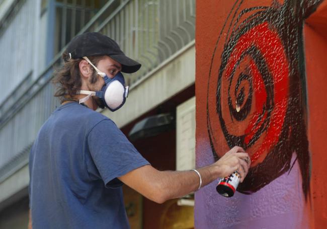 El Niño de las Pinturas en acción.