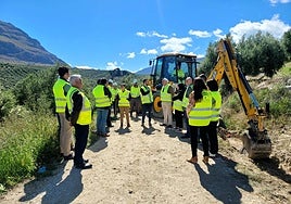 Visita a las obras en el camino rural 'Cerros del Pino', en Bedmar.