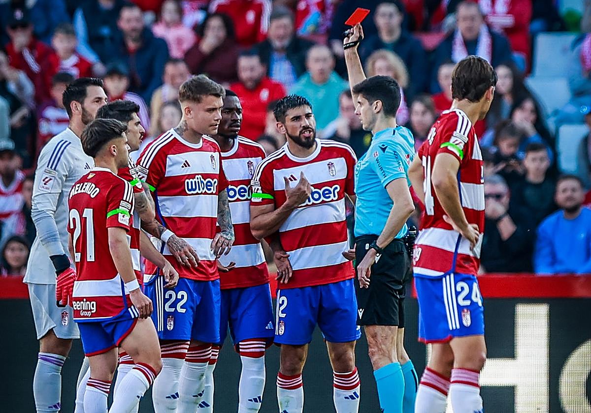 Busquets Ferrer expulsa a Piatkowski contra Las Palmas.